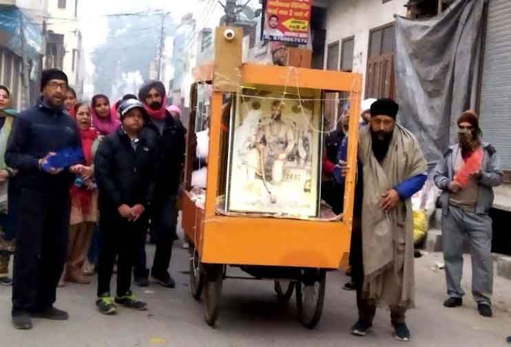 प्रभातफेरियों में संगतों की संख्या लगातार बढ़ती जा रही