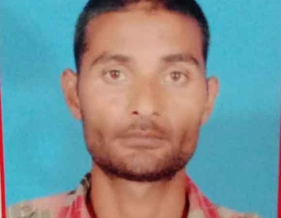 पुलिस क्षेत्राधिकारी को प्रार्थना पत्र देकर की लापता भाई की सकुशल बरामदगी की मांग