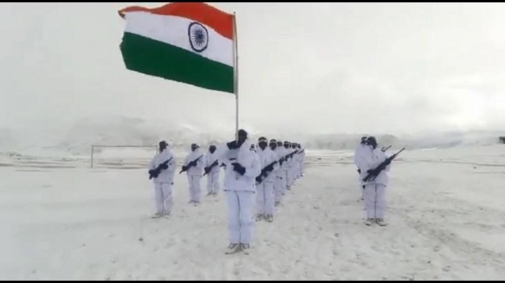ITBP के हिमवीरों ने -35 डिग्री के बीच 15,000 फीट की ऊंचाई पर फहराया झंडा