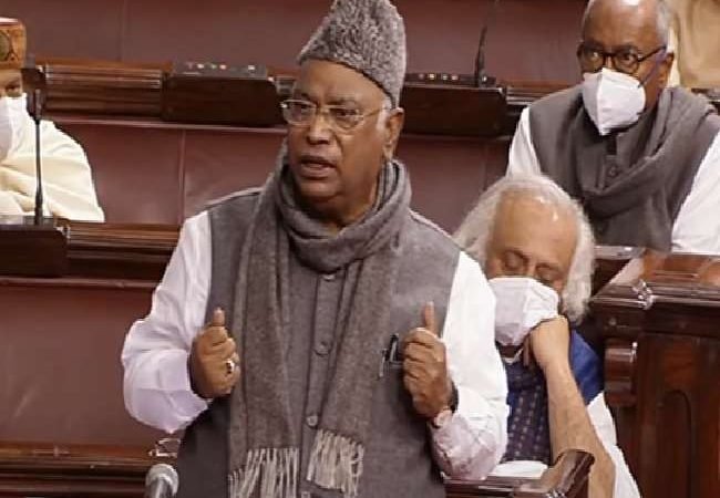 Budget Session Live Updates: बेरोजगारी से देश का युवा परेशान, कारखाने बंद हो रहे, निवेश भी नहीं आ रहा- कांग्रेस