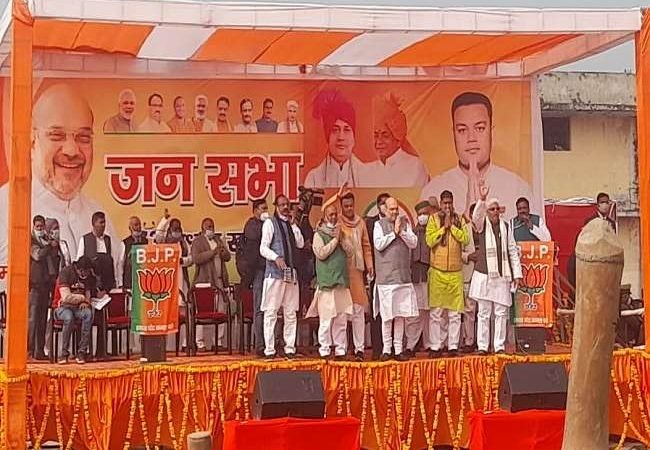 अमित शाह बोले- बुआ-बबुआ ने यूपी को बनाया था बीमारू, अब डबल इंजन की सरकार से विकास को रफ्तार