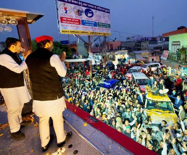 UP Election 2022: प्रचार के दौरान आमने-सामने आया अखिलेश-जयंत और प्रियंका का काफिला, VIDEO में देखें क्या हुआ रिएक्शन