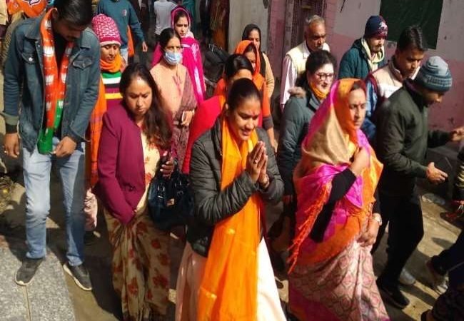 UP Election 2022: मेरठ में बबीता फोगाट के चुनाव प्रचार के दौरान मारपीट, अभद्रता का आरोप, पढ़ें-पूरा मामला