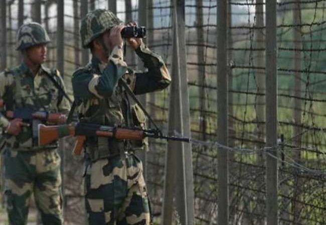 जम्मू-कश्मीर: सांबा में अंतरराष्ट्रीय सीमा पर तीन घुसपैठिए ढेर, 36 किलोग्राम मादक पदार्थ बरामद