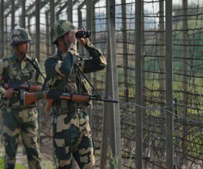 जम्मू-कश्मीर: सांबा में अंतरराष्ट्रीय सीमा पर तीन घुसपैठिए ढेर, 36 किलोग्राम मादक पदार्थ बरामद