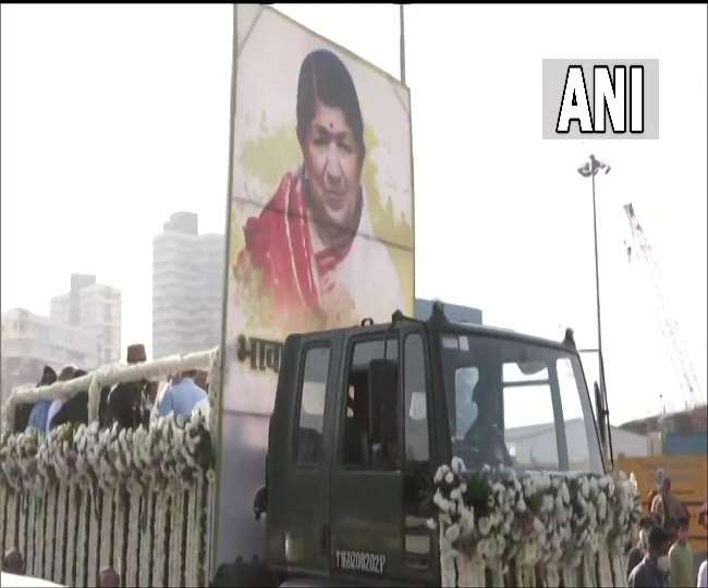 Lata Mangeshkar Death news update: सुर कोकिला लता मंगेशकर का अंतिम सफर, विदाई देने के लिए लोगों का हुजूम उमड़ा