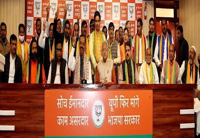 UP Election 2022: चुनाव से पहले सपा को झटका, पूर्व विधायक रघुराज शाक्य और रामसेवक भाजपा में शामिल