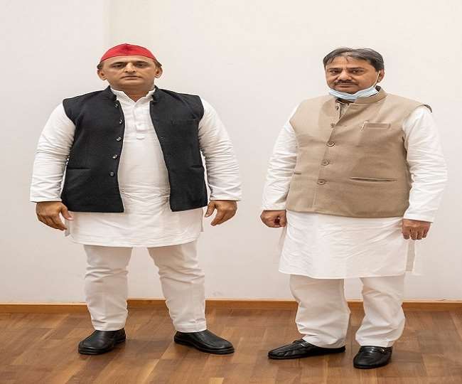 UP Election 2022: सपा ने मुख्यमंत्री योगी आदित्यनाथ के खिलाफ भाजपा नेता की पत्नी को प्रत्याशी बनाया, 24 नाम घोषित