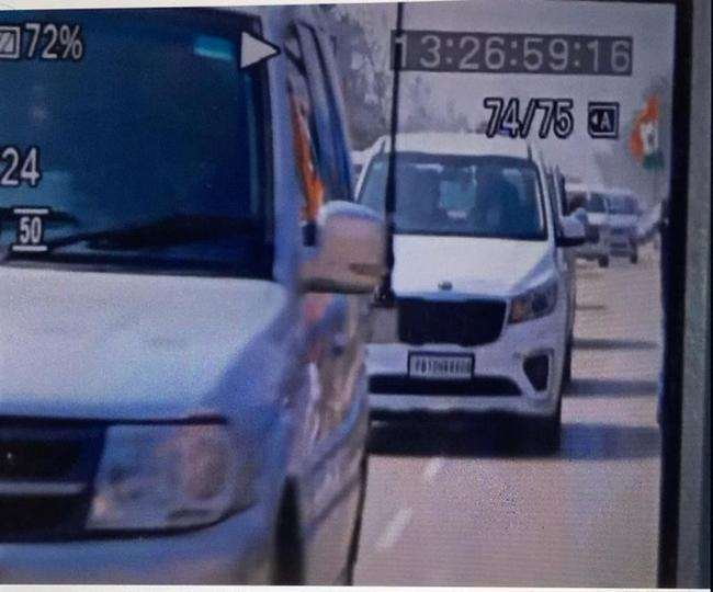 लुधियाना में युवक ने चलती कार पर फेंका झंडा, राहुल के मुंह पर लगा; सुरक्षा एजेंसियाें में हड़कंप