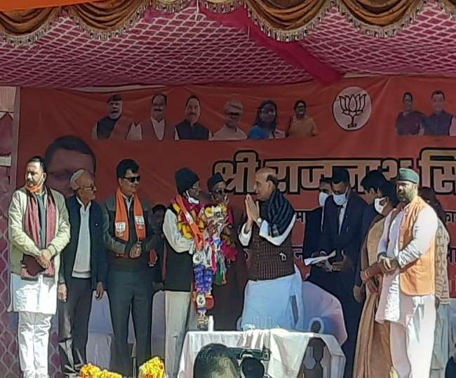 राजनाथ सिंह की जुबां पर भी पुष्पा का डायलाग, बोले- अपना पुष्कर फ्लावर है और फायर भी