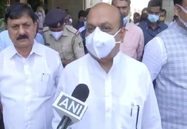 Karnataka Hijab Row: सीएम बोम्मई की अपील, स्कूल परिसर और राज्य में भंग ना करें शांति