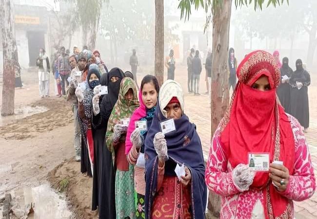 LIVE UP Election 2022 Phase 1 Voting : पहले दो घंटे में कुल 7.93 प्रतिशत मतदान, बागपत में सर्वाधिक 8.93 % तो गाजियाबाद में सबसे कम 7.37 % हुई वोटिंग