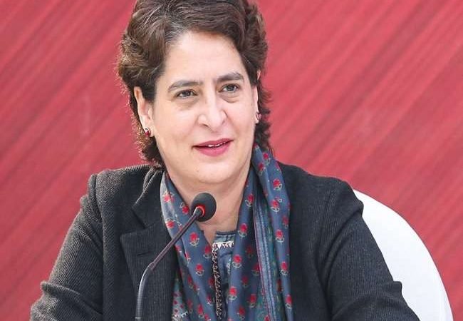 UP Election 2022: समाजवादी पार्टी के बाद कांग्रेस ने भी सीएम योगी आदित्यनाथ के खिलाफ उतारा महिला प्रत्याशी