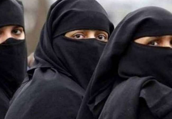 हिजाब विवाद : कर्नाटक में उ‍च्‍च शिक्षा विश्‍वविद्यालय और कालेज 16 फरवरी तक बंद, पुलिस को सख्‍ती बरतने के निर्देश