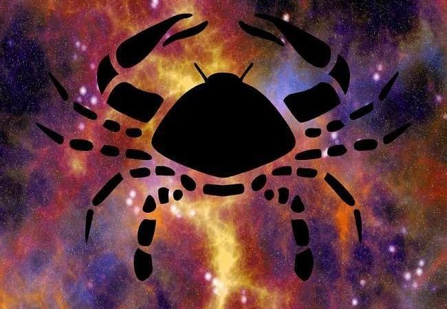 Aaj Ka Rashifal 12 Feb 2022: कर्क राशि वालों को रचनात्मक कार्यों में मिलेगी सफलता, करना होगा आज ये काम