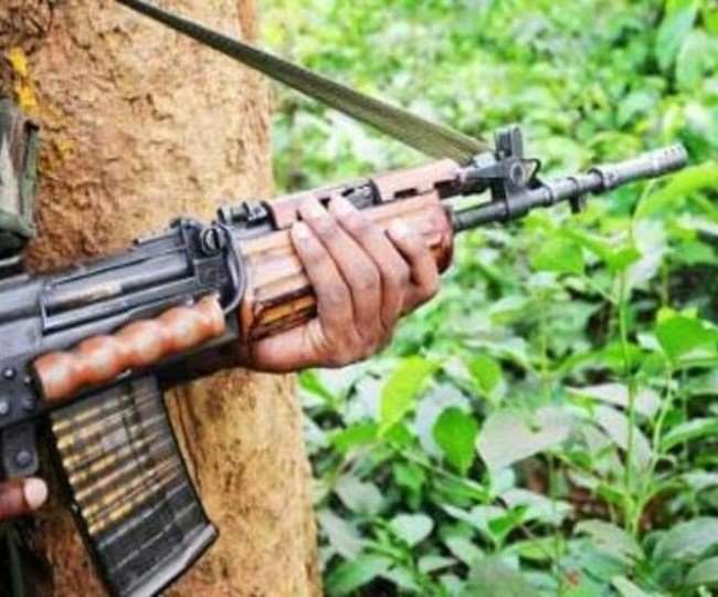छत्तीसगढ़: बीजापुर में सुरक्षाबलों और नक्सलियों के बीच मुठभेड़, CRPF के असिस्टेंट कमांडेंट शहीद
