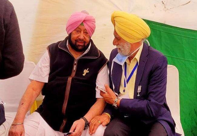प्रधानमंत्री मोदी की रैली में जालंधर पहुंचे कैप्टन अमरिंदर सिंह के हाथ में लगी चोट, निकला खून
