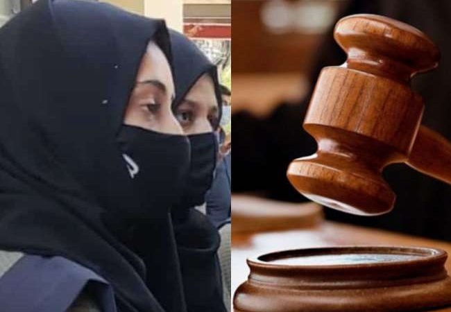 हिजाब विवाद में नया ट्विस्‍ट, हाईकोर्ट से स्‍कूली पोशाक के रंग का हिजाब पहनने की अनुमति दिए जाने की मांग, दी गई ये दलीलें