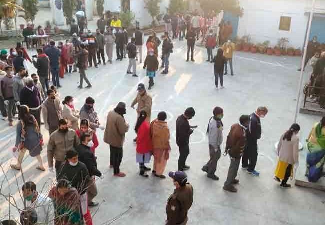 LIVE Uttarakhand Election 2022 Voting: पहले तीन घंटे 18.97 प्रतिशत मतदान, मतदाता सूची से कई नाम गायब; चुनाव के लिए वोटिंग जारी