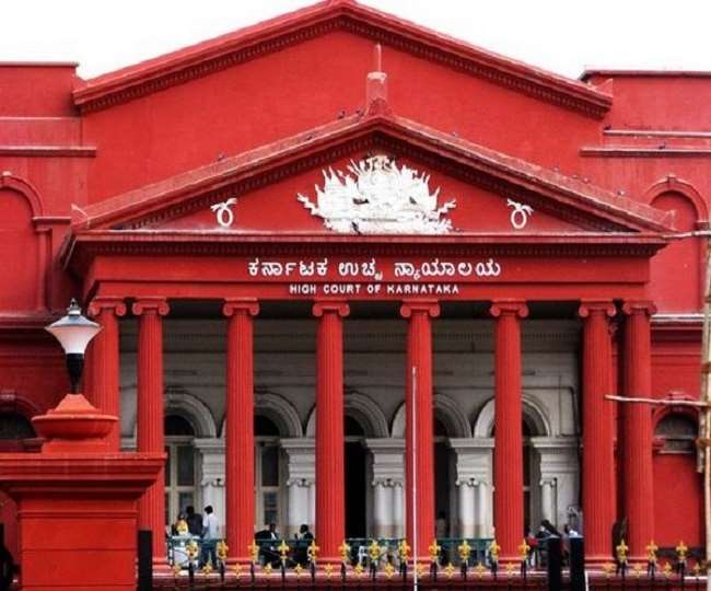 Hijab Row: कर्नाटक हाईकोर्ट में आज फिर होगी हिजाब विवाद पर सुनवाई, जानें सोमवार को HC में क्या-क्या हुआ!