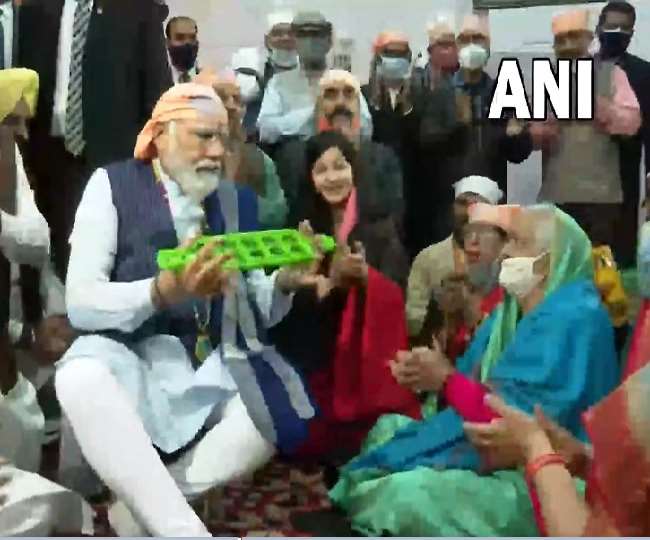 पीएम मोदी ने करोल बाग के रविदास विश्राम धाम मंदिर टेका माथा, ‘शबद कीर्तन’ में लिया भाग