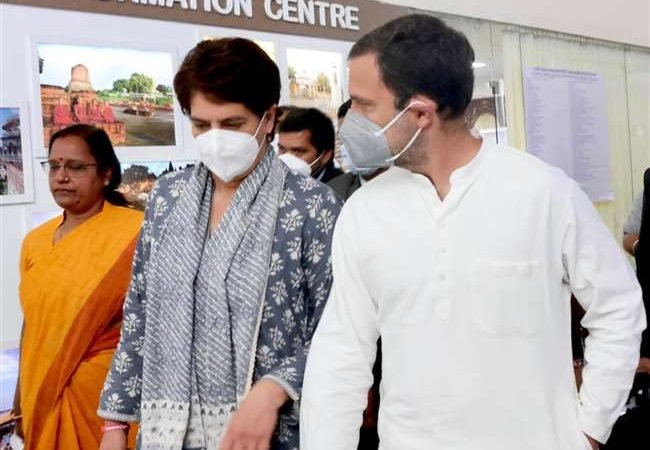 राहुल और प्रियंका गांधी सीर गोवर्द्धन में संत रविदास को नमन करने पहुंचे