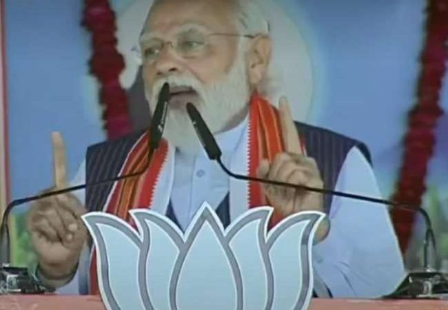 UP Election 2022: प्रधानमंत्री नरेंद्र मोदी पहुंचे सीतापुर, भारत माता के जयकारे से गूंज उठा मैदान