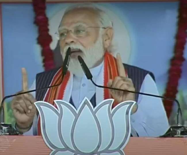 UP Election 2022: प्रधानमंत्री नरेंद्र मोदी पहुंचे सीतापुर, भारत माता के जयकारे से गूंज उठा मैदान