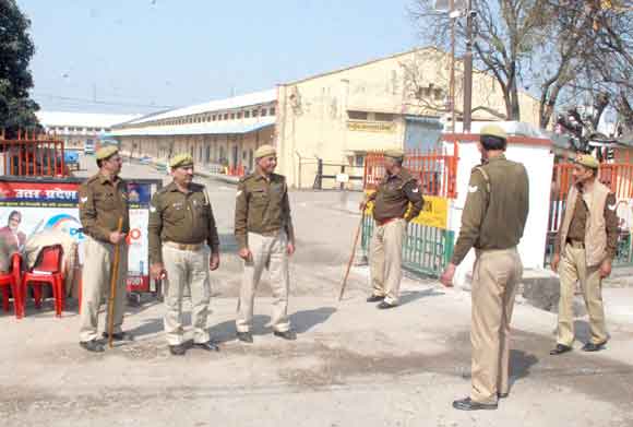 एसपी सिटी ने लिया ईवीएम की सुरक्षा व्यवस्था का जायजा