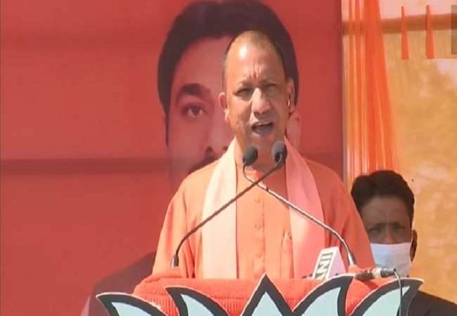 UP Election 2022: झांसी में सीएम योगी आदित्यनाथ का सपा पर हमला-लोगों से बोले, जो संकट के समय धोखा दे वो अवसरवादी