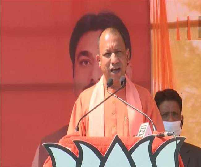 UP Election 2022: झांसी में सीएम योगी आदित्यनाथ का सपा पर हमला-लोगों से बोले, जो संकट के समय धोखा दे वो अवसरवादी