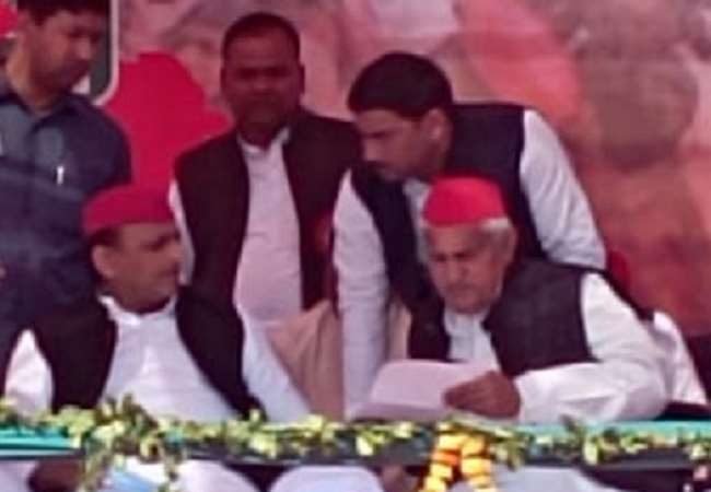 UP Election 2022: जालौन में अखिलेश का पलटवार, बोले- परिवार वाला ही समझ सकता परिवारों का दर्द