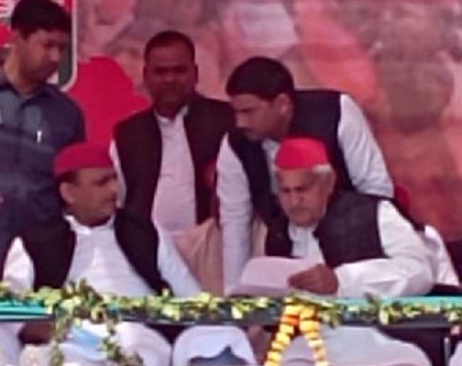 UP Election 2022: जालौन में अखिलेश का पलटवार, बोले- परिवार वाला ही समझ सकता परिवारों का दर्द
