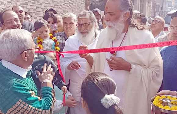 शिक्षा से ही मिलते हैं संस्कार: ज्ञानानंद