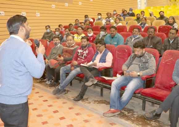 डेंगू से बचाव और आग बुझाने का प्रशिक्षण भी दिया