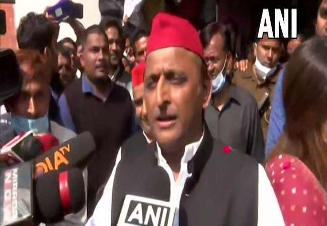UP Election 2022 Voting LIVE: इटावा में मतदान के बाद अखिलेश यादव ने उठाया महिलाओं की सुरक्षा पर सवाल