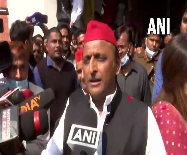 UP Election 2022 Voting LIVE: इटावा में मतदान के बाद अखिलेश यादव ने उठाया महिलाओं की सुरक्षा पर सवाल