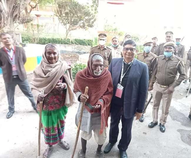 UP Election 2022 Voting LIVE: उत्तर प्रदेश में एक बजे तक 35.88 प्रतिशत मतदान, कासगंज सबसे आगे