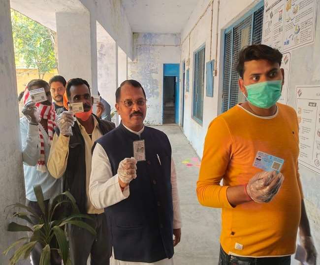 UP Election 2022 Voting LIVE: मतदान ने पकड़ी गति, चार घंटे में 21.18 प्रतिशत मतदान, ललितपुर में सर्वाधिक