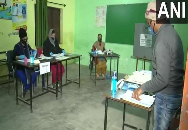 Punjab Election 2022 Voting LIVE: पंजाब में बस थोड़ी देर में शुरू होगा मतदान, कड़ी सुरक्षा; दिग्गजों की साख दांव पर