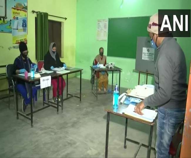 Punjab Election 2022 Voting LIVE: पंजाब में बस थोड़ी देर में शुरू होगा मतदान, कड़ी सुरक्षा; दिग्गजों की साख दांव पर