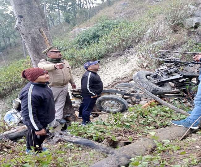 उत्तराखंड में बड़ा हादसा, खाई में गिरा बारात से लौट रहा वाहन, 14 लोगों की मौत, चालक सहित दो गंभीर