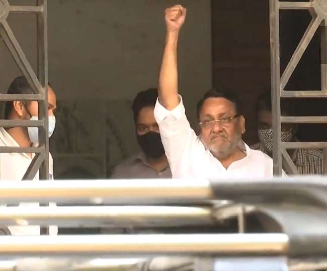 मनी लॉन्ड्रिंग मामला: महाराष्ट्र सरकार के मंत्री नवाब मलिक गिरफ्तार, ईडी दफ्तर के बाहर एनसीपी कार्यकर्ताओं का प्रदर्शन