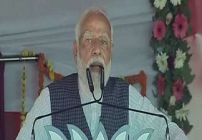 कौशांबी में प्रधानमंत्री नरेन्‍द्र मोदी बोले- परिवारवादियों के हाथ में देश सुरक्षित नहीं है