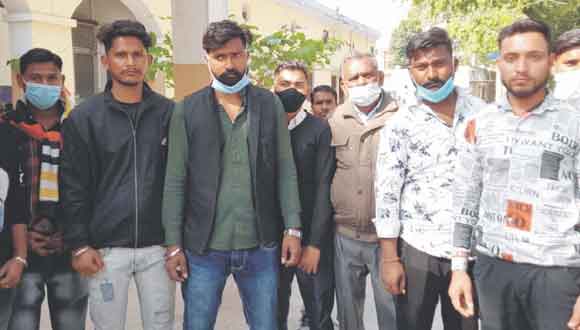जिलाधिकारी से की शोभायात्रा पुन: निकाले जाने की मांग