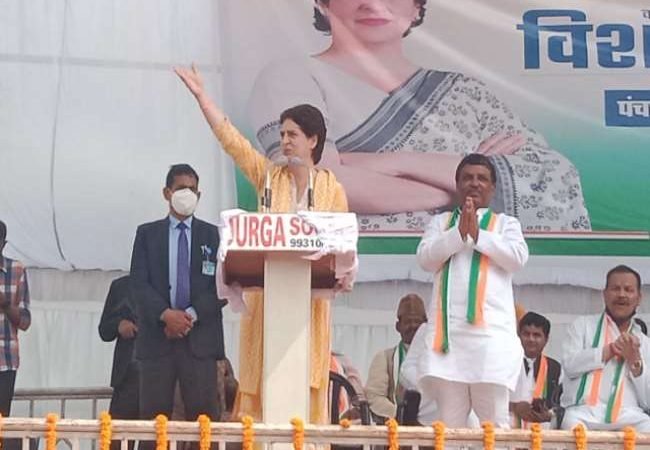 महराजगंज में बोलीं प्रियंका गांधी- वह पूछते हैं कि कांग्रेस ने बनाया क्या 70 सालों में… हमने बनाया नहीं तो आप बेच क्या रहे