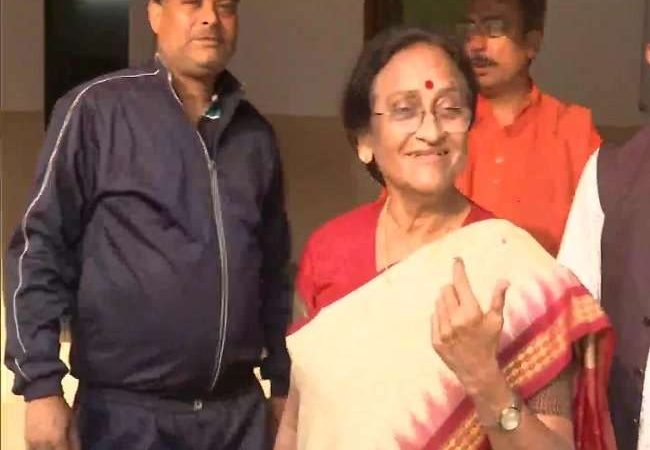 UP Election Phase 5 Voting LIVE: प्रयागराज में सांसद रीता बहुगुणा जोशी ने डाला वोट, बोलीं- भाजपा को मिलेंगी 300 से अधिक सीट
