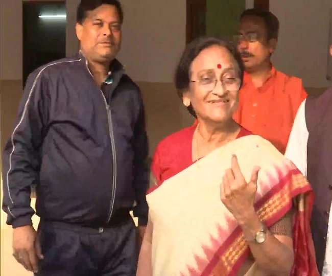 UP Election Phase 5 Voting LIVE: प्रयागराज में सांसद रीता बहुगुणा जोशी ने डाला वोट, बोलीं- भाजपा को मिलेंगी 300 से अधिक सीट