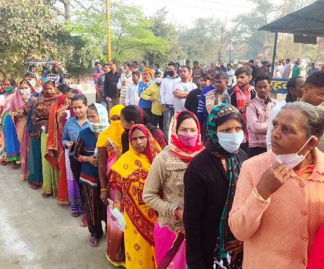 UP Election Phase 5 Voting LIVE: 5 बजे तक 53.98 प्रतिशत मतदान, चित्रकूट और अयोध्या में जमकर पड़ रहे वोट