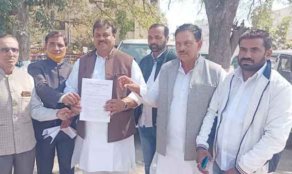 हमलावरों की गिरफ्तारी की मांग को लेकर एसएसपी से मिला प्रतिनिधिमंडल